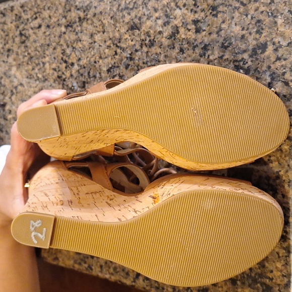 Guess Wedges - Picture 2 of 3
